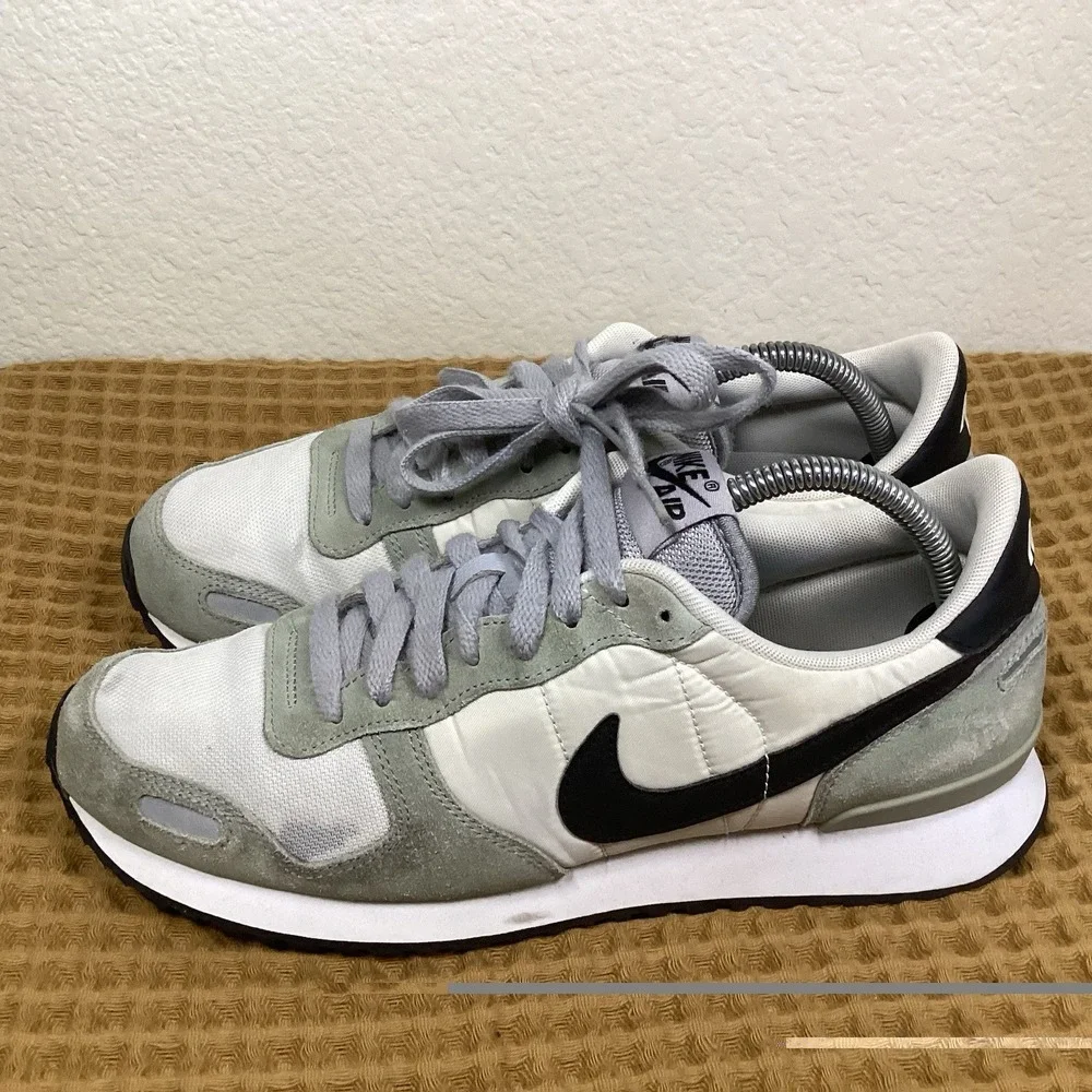Nike Internationalist Mens Sz 9 White Grey Retro Runner Shoes Sneakers